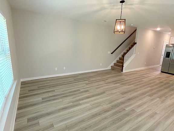 5th image of 299 Shiloh Creek Dr