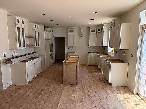 2nd image of 3 Coryell Ct