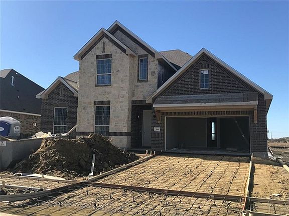 3rd image of 304 Gardenia Ln
