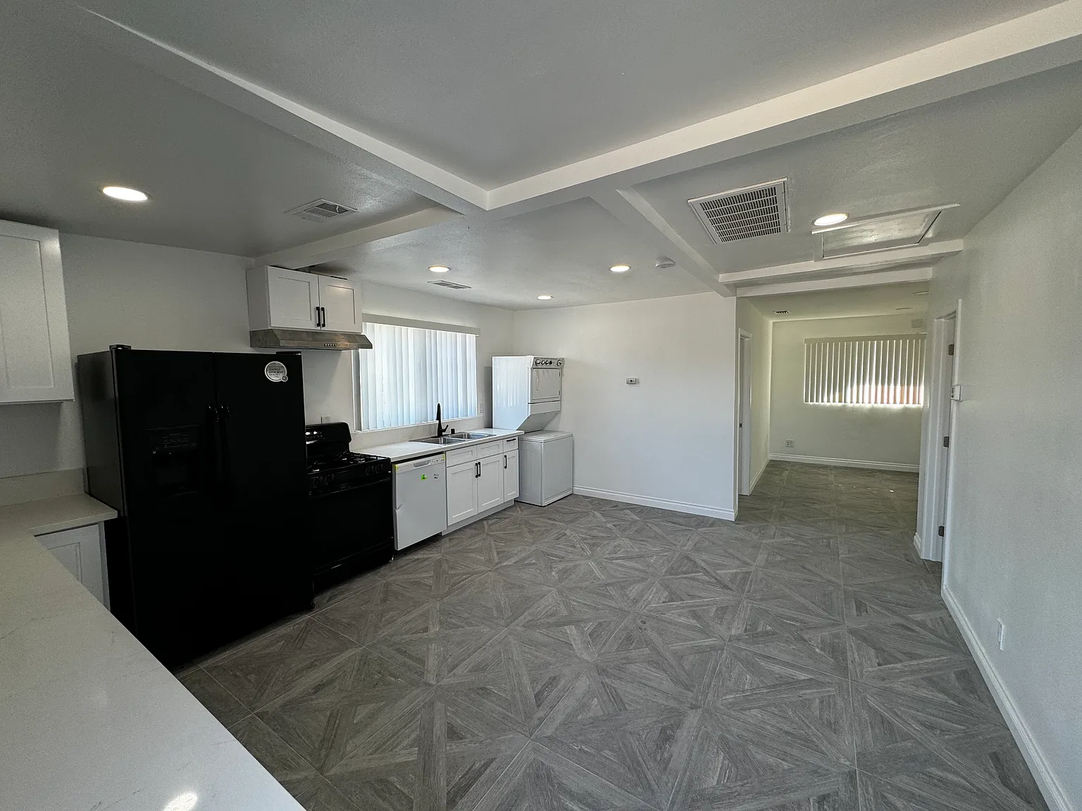 5030 Etiwanda Ave — Photo 2