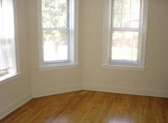 3rd image of 4844 W Wrightwood Ave
