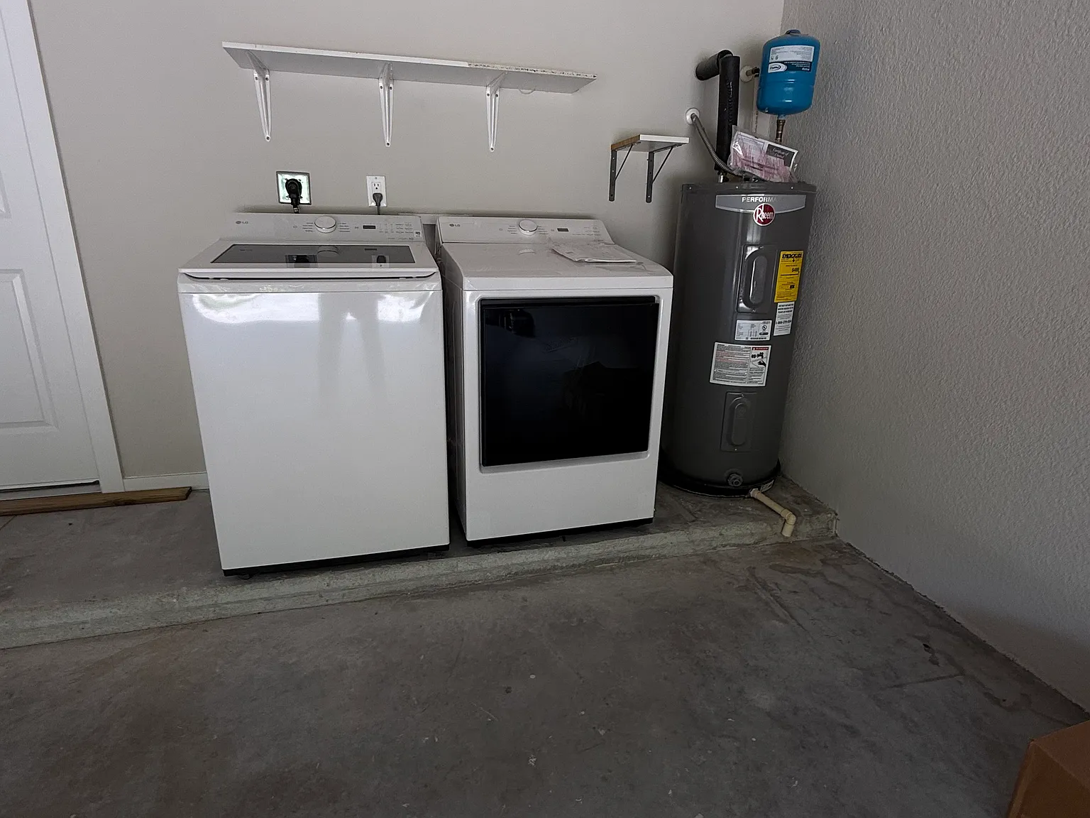 2 bed, 1400 sqft, $2,100 — Photo 3