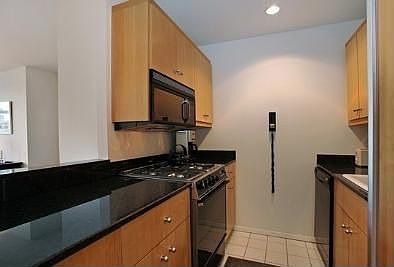 3rd image of 160 W 66th St APT 21A