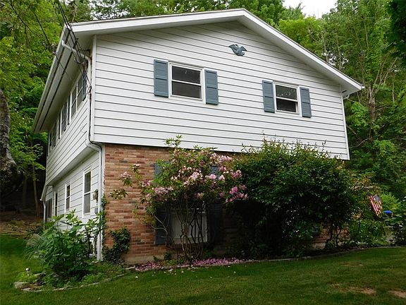 3rd image of 2308 Hemlock Ln