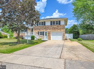 1761 Sapphire Rd, York, PA 17408