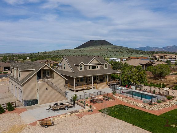 5th image of 1424 N Canyon Trails Dr