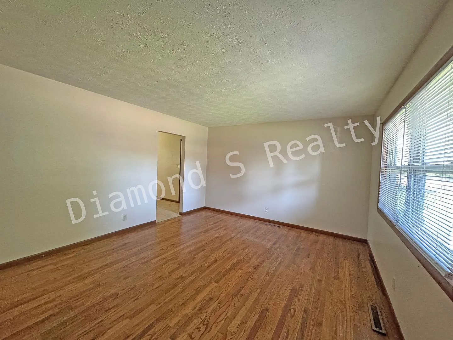 Charming 3 Bedroom Home Available Now — Photo 3
