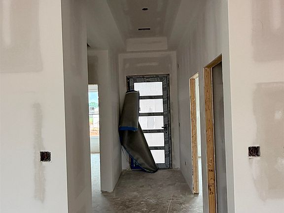 5th image of 258 Artisan Dr