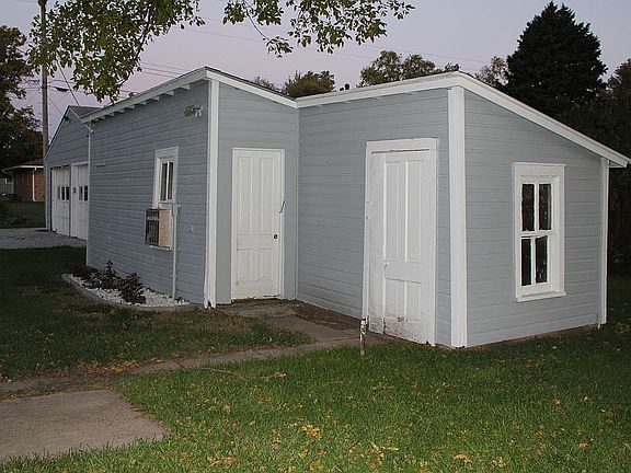Large shed, 2 car garage