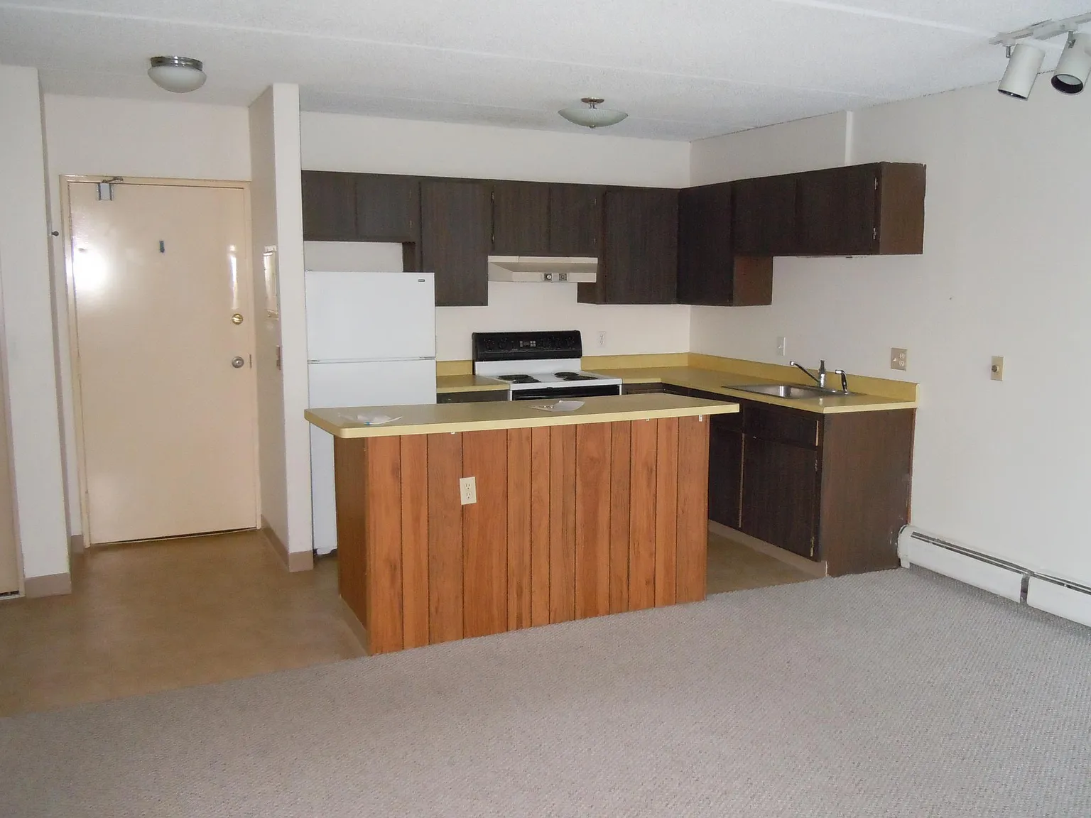 Studio, 600 sqft, $1,000 — Photo 2
