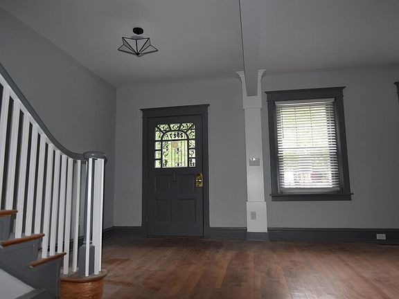 3rd image of 2327 Maplewood Ave #2327MAPLE