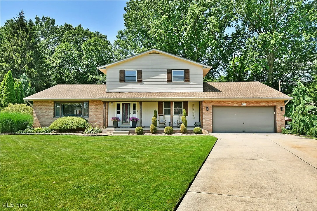 137 Emerson Cir photo 1