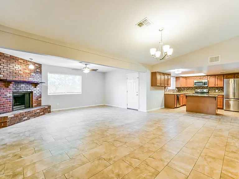 2641 E Isabella Ave — Photo 4