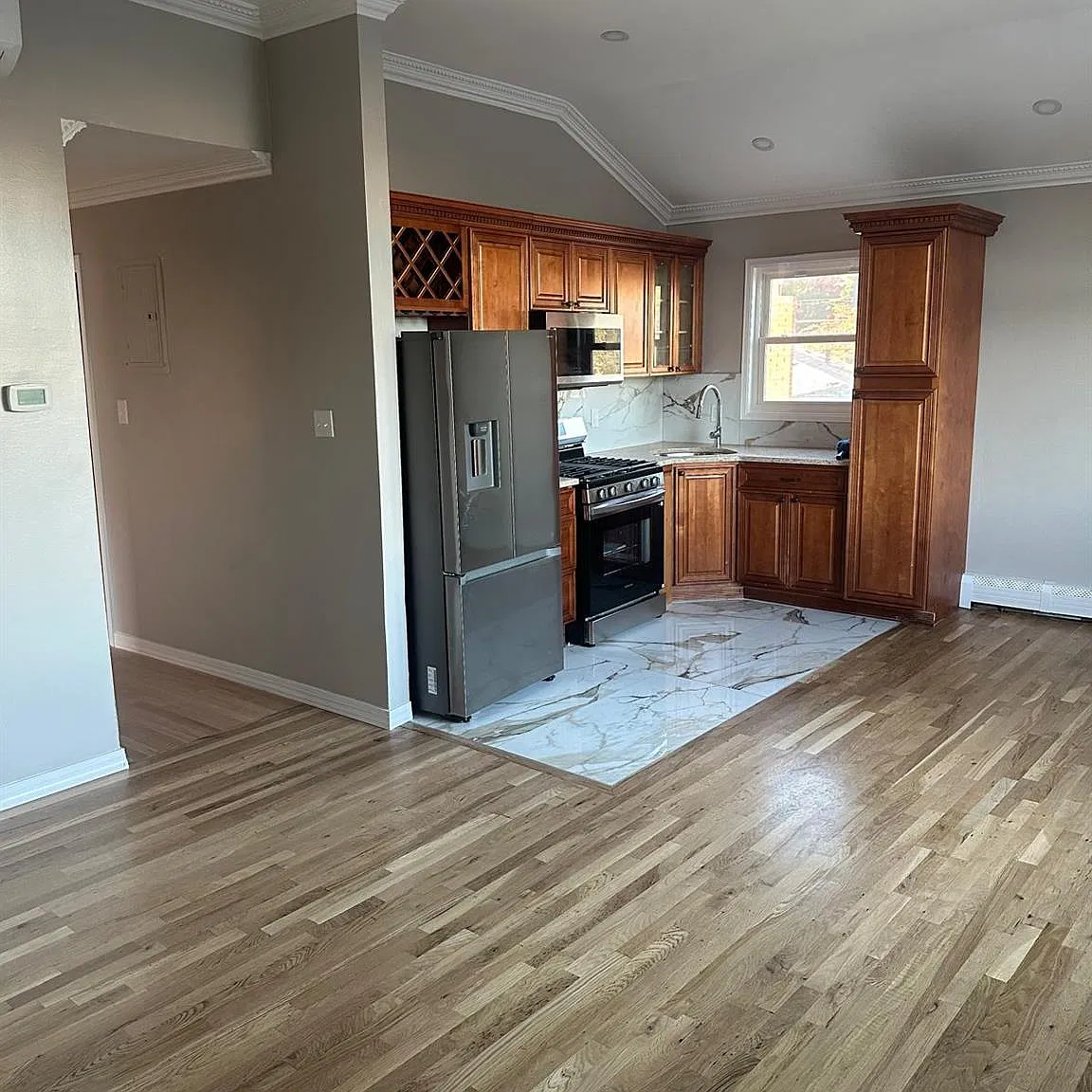 3 bed, 2.0 bath, 2184 sqft, $3,750 — Photo 3