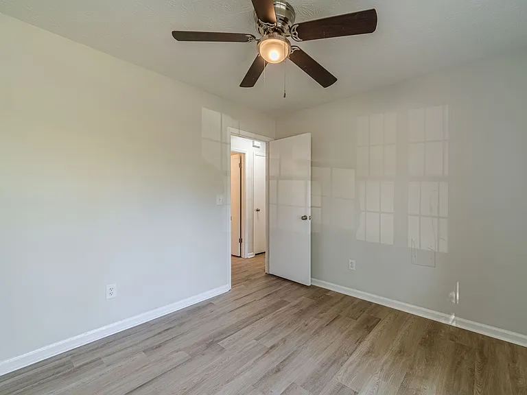 594 Harvard Dr — Photo 14