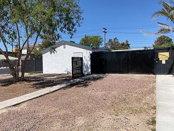3rd image of 536 S 11th St #3