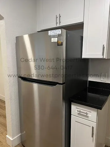 887 Reservoir St — Photo 7