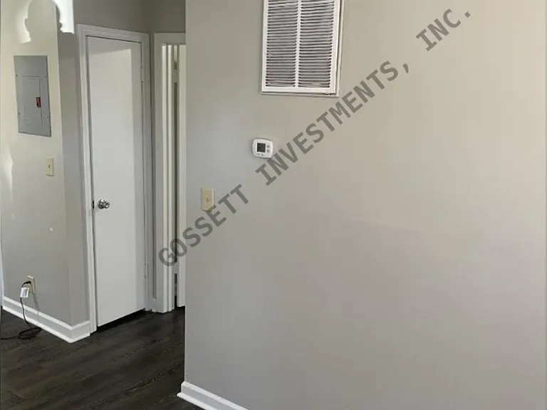 Mason Court Apartments — Photo 15