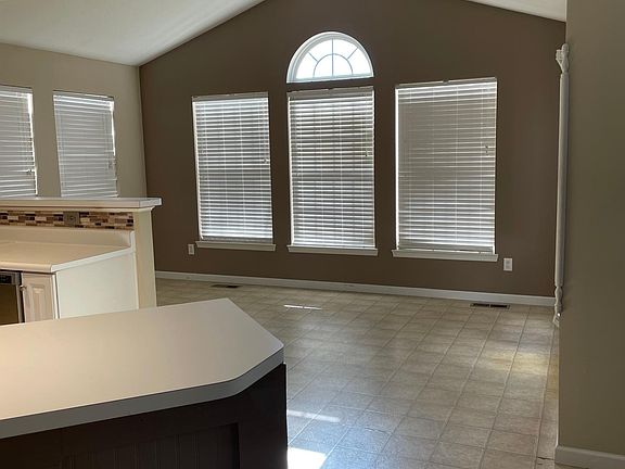 5th image of 3560 Park Crest Ln