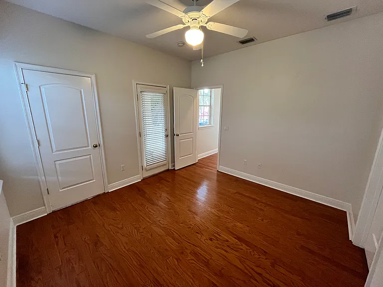 820 Ellwood Ave #A — Photo 16