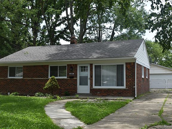 2nd image of 28095 Selkirk St