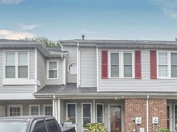 2nd image of 144 Lake Arrowhead Cir