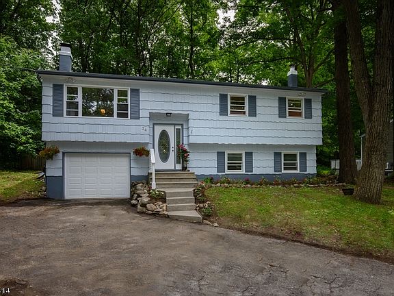 2nd image of 34 Tall Oaks Dr