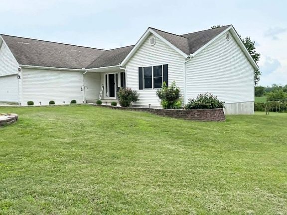 3rd image of 19 Gregg Ln