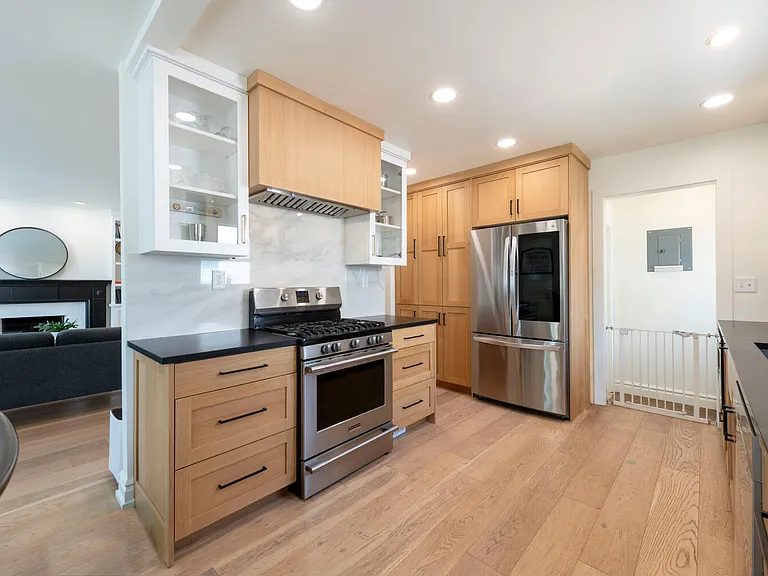 2201 E Wilson Ave — Photo 9