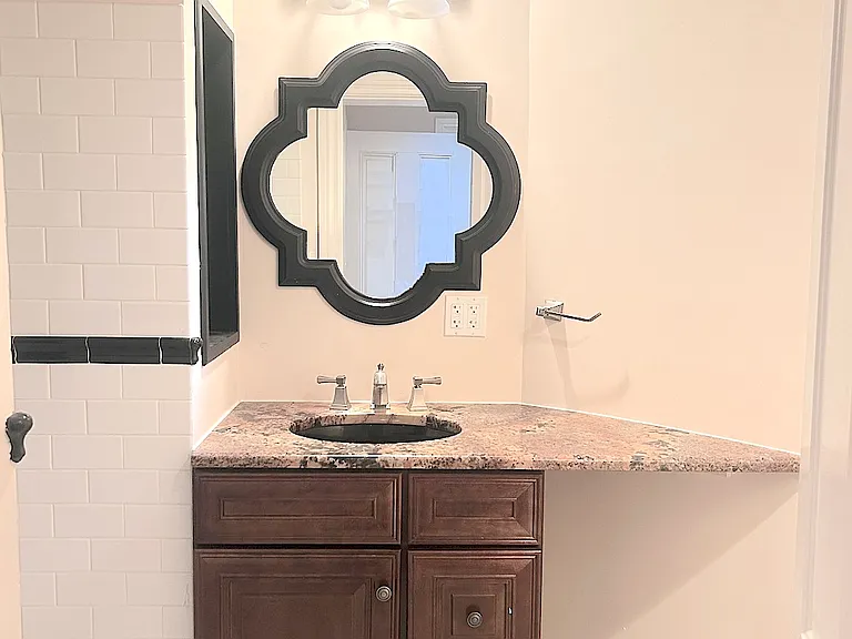 Rear bathroom, with tub/shower