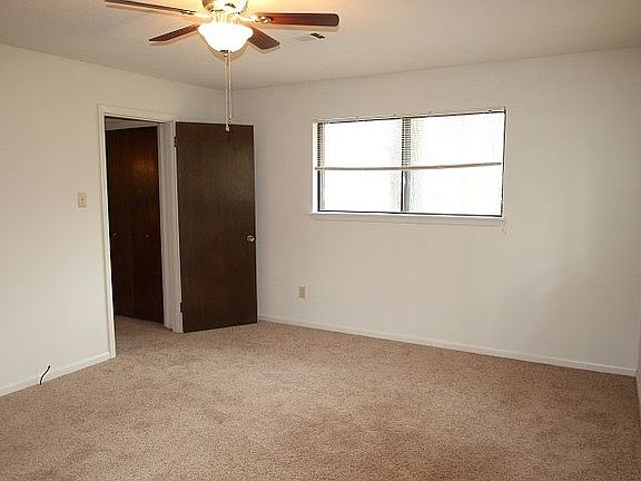 4th image of 115 Arlington Dr