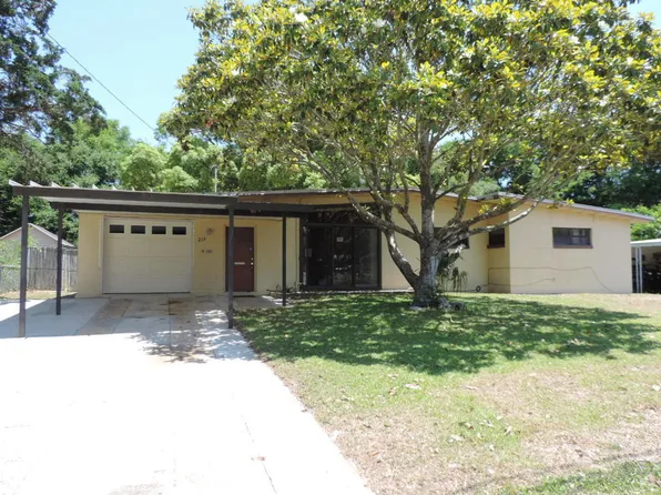 217 Staff Dr NE, Fort Walton Beach, FL 32548