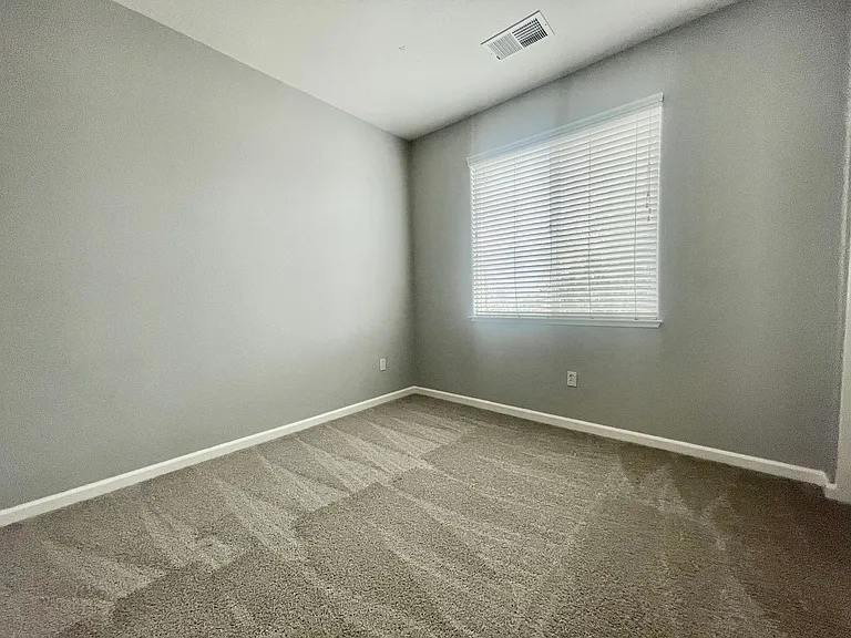 238 Laird Pl — Photo 5