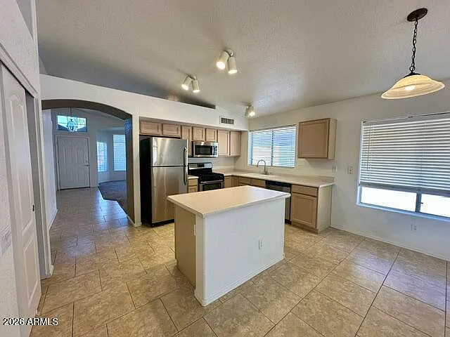 547 W Bluefield Ave — Photo 3