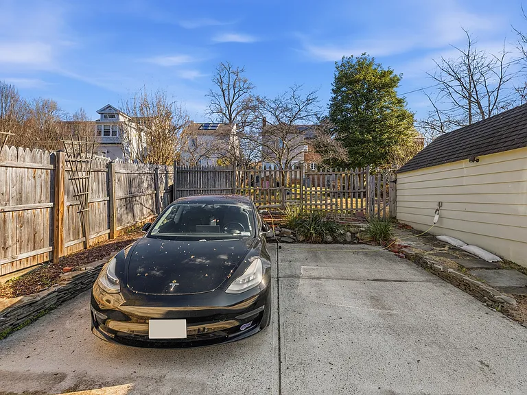 5028 Massachusetts Ave NW #A — Photo 34