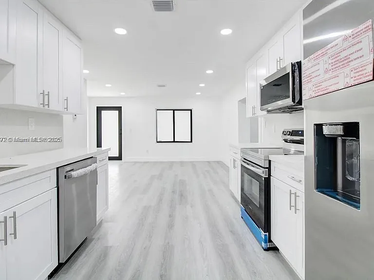 13885 NW 5th Ave #13885 — Photo 4