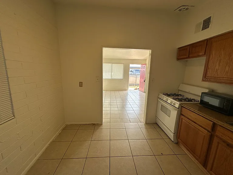 1626 N 26th Pl — Photo 17