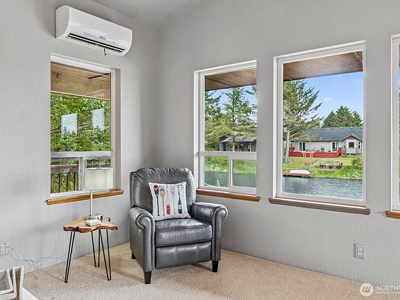 4th image of 575 Kahkwo Court SE