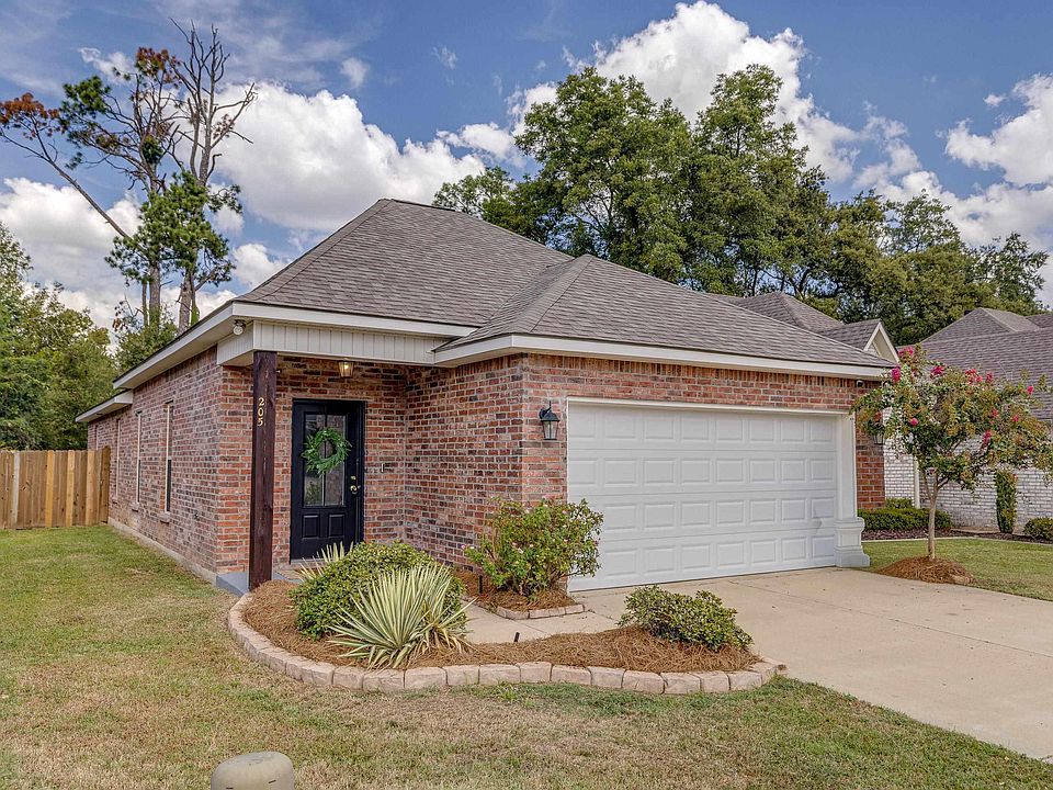 1st image of 205 Briar Trce
