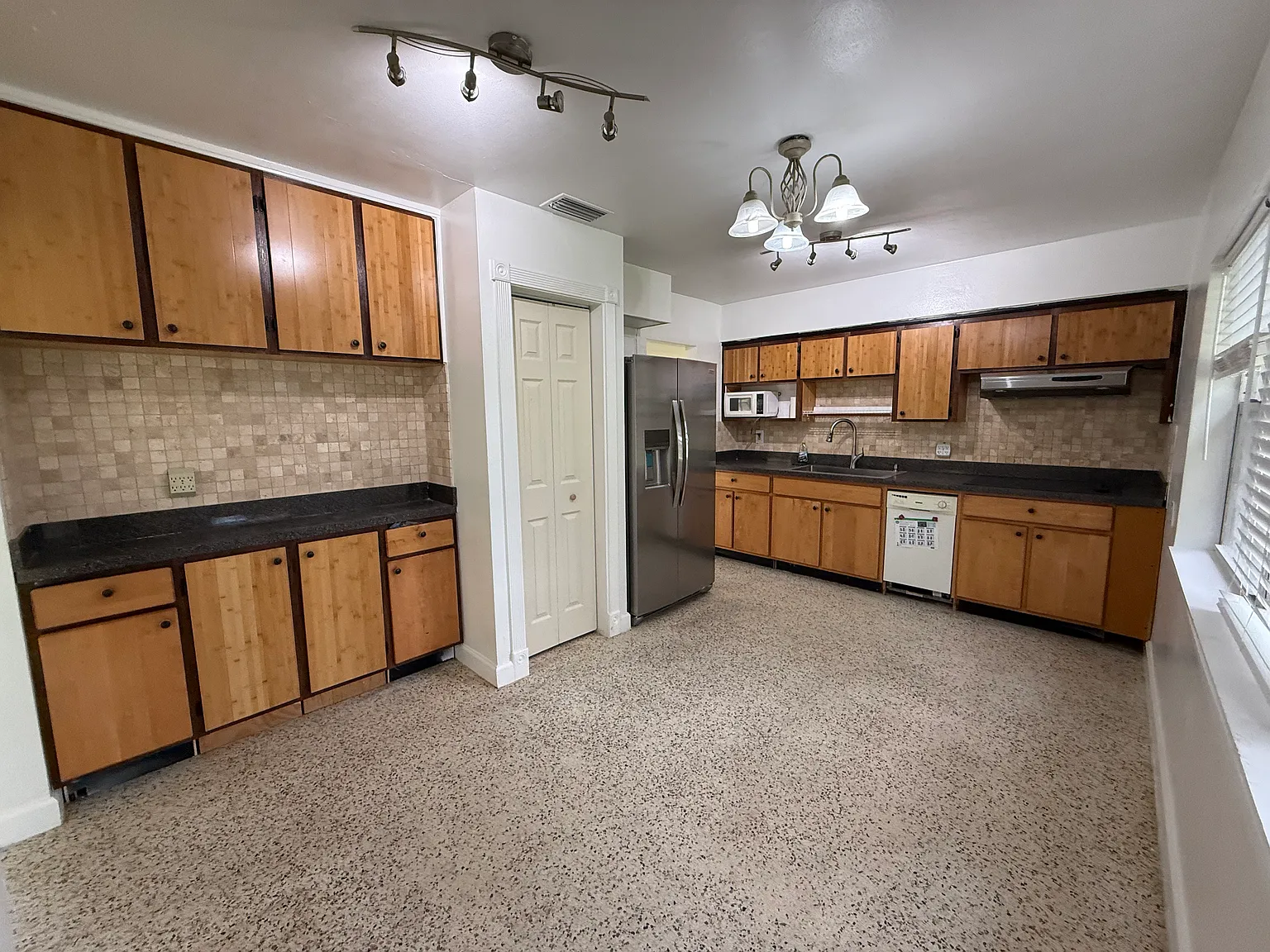 3 bed, 1186 sqft, $2,600 — Photo 4