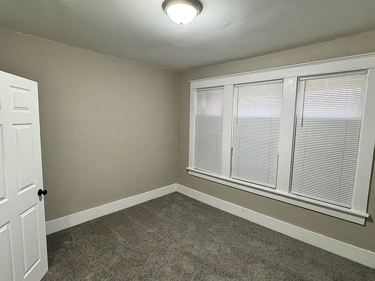 919 N Willett St — Photo 16