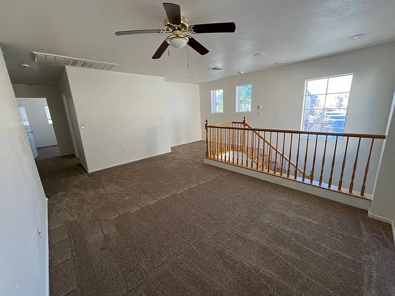 718 Thornford St — Photo 15