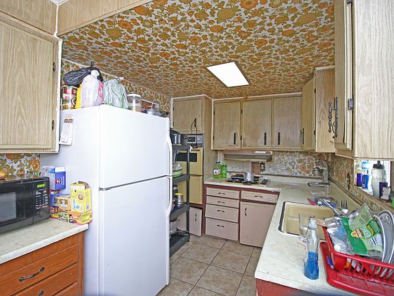 5th image of 1462 W Olive St
