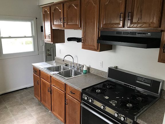 4th image of 3820 S Carroll St