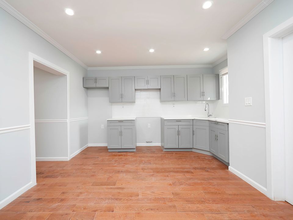 1st image of 110-10 103rd Ave
