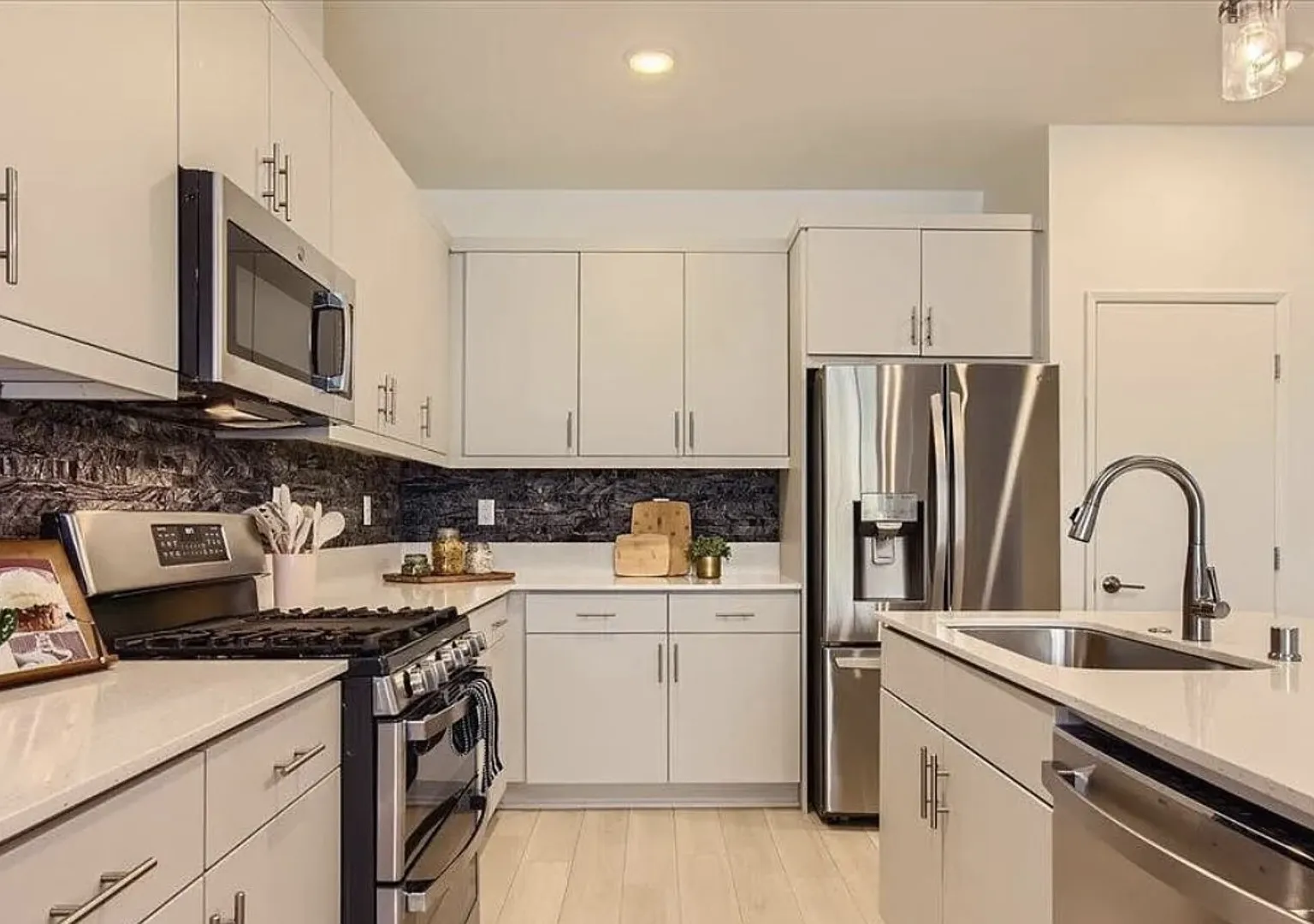 Charming Fallbrook Townhouse — Photo 2