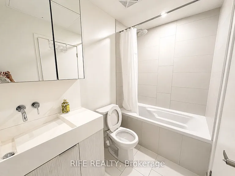20 Richardson St #3411 — Photo 6