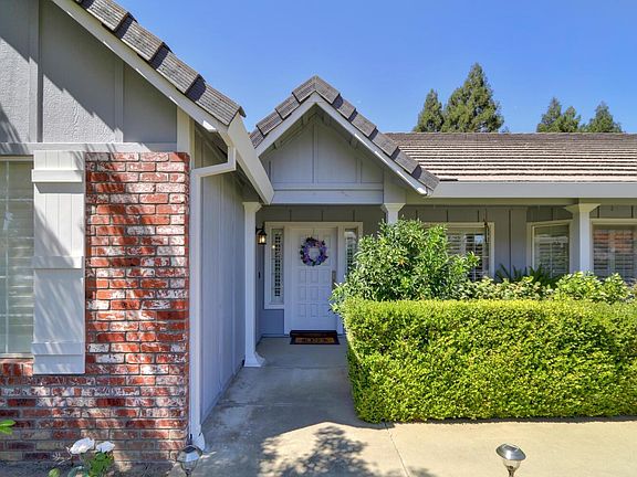 3rd image of 2060 Pepperwood Dr