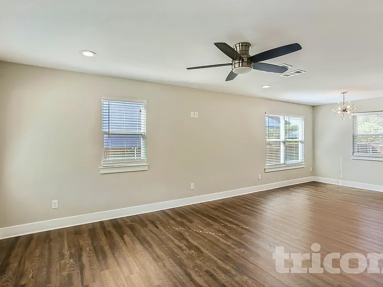 1723 Shaw St — Photo 5