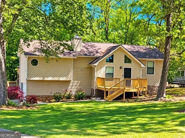 825 Emerald Dr, Powder Springs, GA 30127